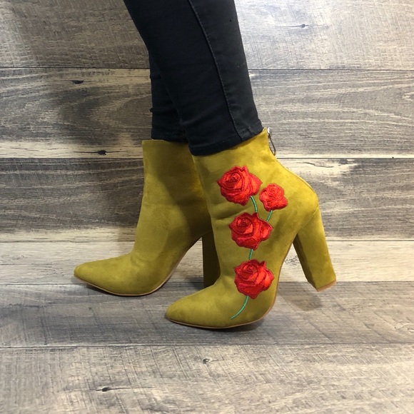 Embroidered flowers olive faux suede booties - Picture 2 of 8